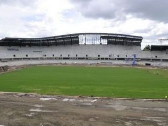 
	SUPER FOTO! Tot gazonul a fost pus pe Cluj Arena! A inceput montarea primei tabele!
