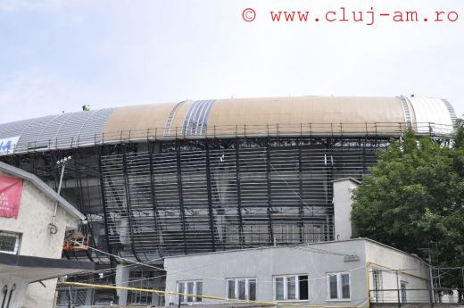 SUPER FOTO! Tot gazonul a fost pus pe Cluj Arena! A inceput montarea primei tabele!_18
