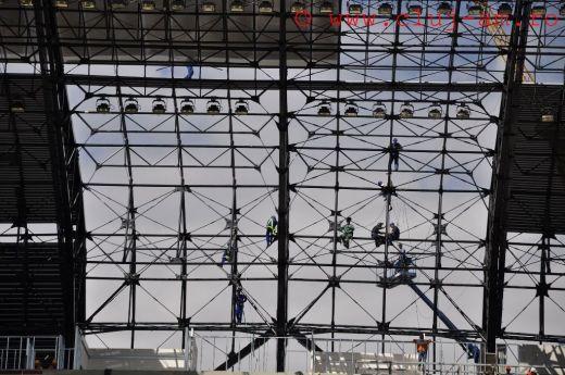 SUPER FOTO! Tot gazonul a fost pus pe Cluj Arena! A inceput montarea primei tabele!_4