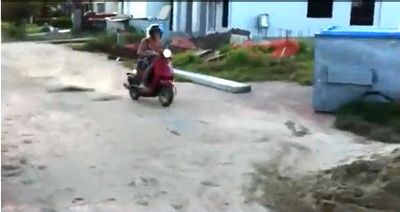 idiotul anului cascador motor nisip scooter