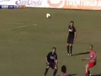 
	VIDEO! Chivu s-a facut de ras! S-a speriat de minge si a lasat un adversar sa dea gol!
