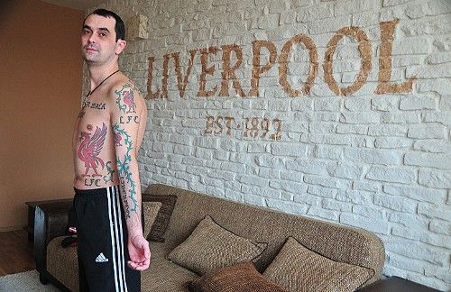 Ai curaj sa le spui ca ai fular cu Manchester? TOP 10 cei mai tatuati suporteri de pe Anfield!_4