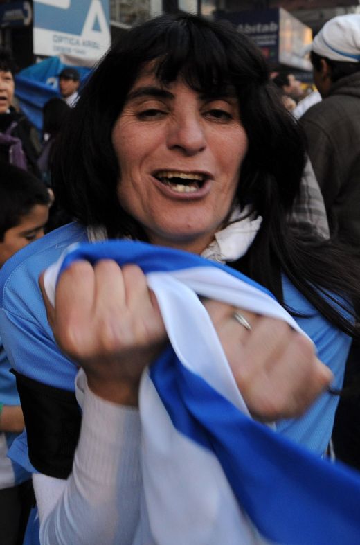 O natiune mai mica decat Bucurestiul le-a facut pe Brazilia si Argentina sa planga! Vezi imagini FABULOASE de pe strazile din Uruguay dupa ce a luat Copa America!_8