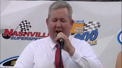 pastor fanatic inaintea cursei NASCAR rugaciune toyote