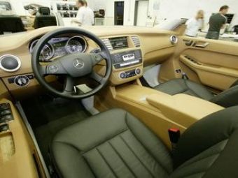 
	AntiX6!&nbsp;&nbsp;Poze spion&nbsp;cu Mercedes MLC,&nbsp;model complet nou! 
