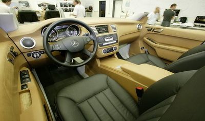 
	AntiX6!&nbsp;&nbsp;Poze spion&nbsp;cu Mercedes MLC,&nbsp;model complet nou! 
