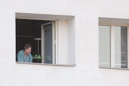 IMPRESIONANT! Cornel Dinu nu se poate trata de... Dinamo! A supervizat antrenamentul dinamovistilor din balconul Spitalului de Urgenta! FOTO_1