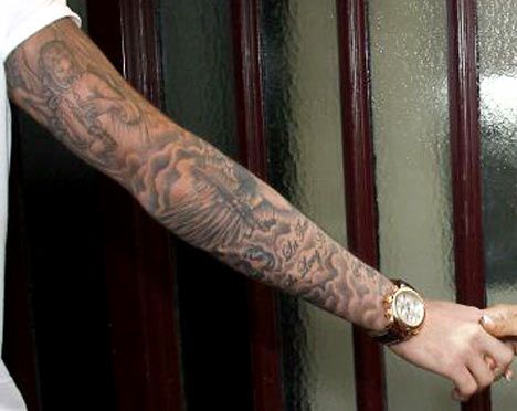 FOTO / Corpul lui Beckham e OPERA de ARTA! Si-a tatuat Harper Seven pe GAT! Vezi ce colectie incredibila de tatuaje are starul englez:_18
