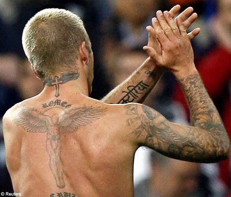 FOTO / Corpul lui Beckham e OPERA de ARTA! Si-a tatuat Harper Seven pe GAT! Vezi ce colectie incredibila de tatuaje are starul englez:_19