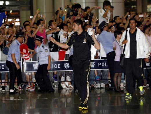 FOTO! Chinezii s-au calcat in picioare sa-i vada pe CR7 si Mourinho! Ce stelist o va pregati pe Real pentru SuperCupa cu Barca  _5