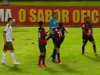 
	Un brazilian si-a pierdut MINTILE: A aruncat cu mingea in arbitru si l-a luat la suturi! VIDEO

