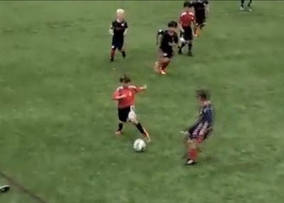 
	VIDEO: Asta este adevaratul URMAS al lui Messi! Are doar 8 ani, dribleaza tot si joaca la echipa lui Beckham! Vezi ce poate!
