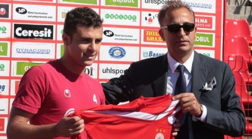 
	Cea mai mare TEAPA luata de Becali in 2011! TSKA anunta DEBUTUL lui Moraes dupa ce a negociat 9 luni cu Steaua:
