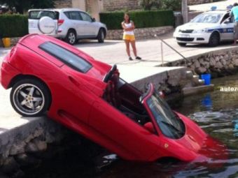 
	Rar vezi asa ceva! Asta e cel mai prost sofer din lume: cum a distrus un Ferrari de 120.000 euro!
