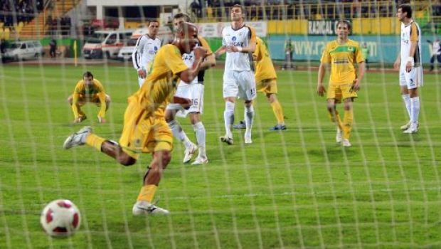 
	Mai are 3 goluri sa intre in istoria Romaniei: Dinamo il poate face cel mai bun strain care a jucat vreodata in Liga I
