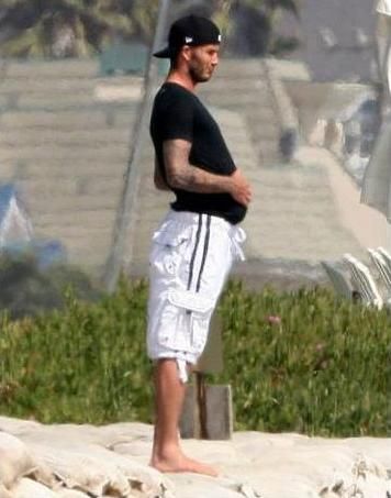 FOTO / Imaginea care a FRANT milioane de inimi! Beckham, ca Ronaldo, cu BURTA la plaja!  _3