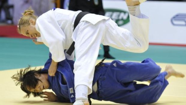 Alina Dumitru, eliminata din sferturi la Mondialul de Judo din Paris! Se va lupta pentru bronz