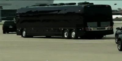 
	VIDEO: Obama s-a luat dupa olteni! Are autocar Force One ... negru tot!
