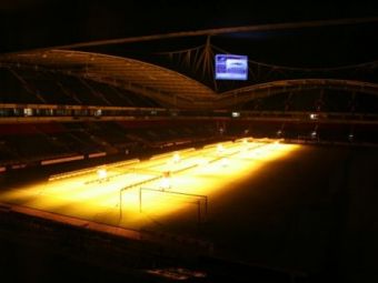 
	FOTO si VIDEO: Romania invata de la Barca si Ajax ca 45.000 de fani sa nu fiarba iar! Cum transforma 300.000 euro gazonul de pe National Arena
