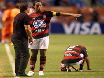 Dezvaluiri URAT MIROSITOARE din vestiarul lui Ronaldinho! Motivul halucinant pentru care antrenorul a plecat in timpul antrenamentului! :))