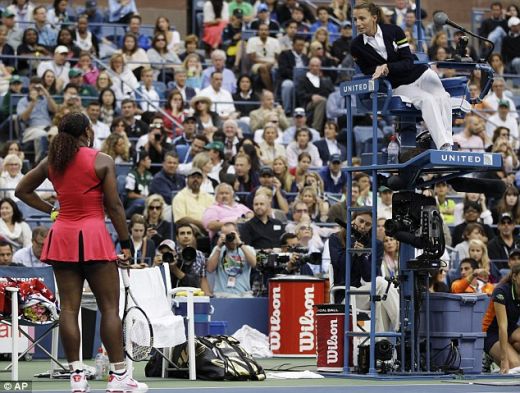 VIDEO Serena Williams, dezlantuita in finala US Open! A facut MEGA scandal cu arbitrul: "Te dispretuiesc!"_2