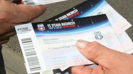 
	Steaua si-a deplasat tot &quot;staff-ul&quot; la Cluj! Bisnitarii din Bucuresti au pus stapanire pe aleile din fata stadionului! Cat costa biletele: 
