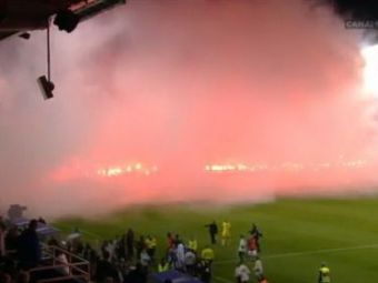
	SUPER VIDEO! Protest impotriva fotbalului MODERN! Fanii din Suedia au oprit un meci dupa o serie de coregrafii DEMENTIALE!
