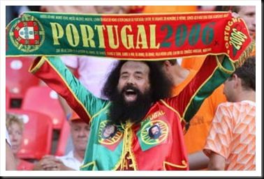 N-a lipsit la niciun meci in 40 de ani! Cel mai nebun suporter al Benficai si-a ales deja locul pe National Arena! VIDEO_1