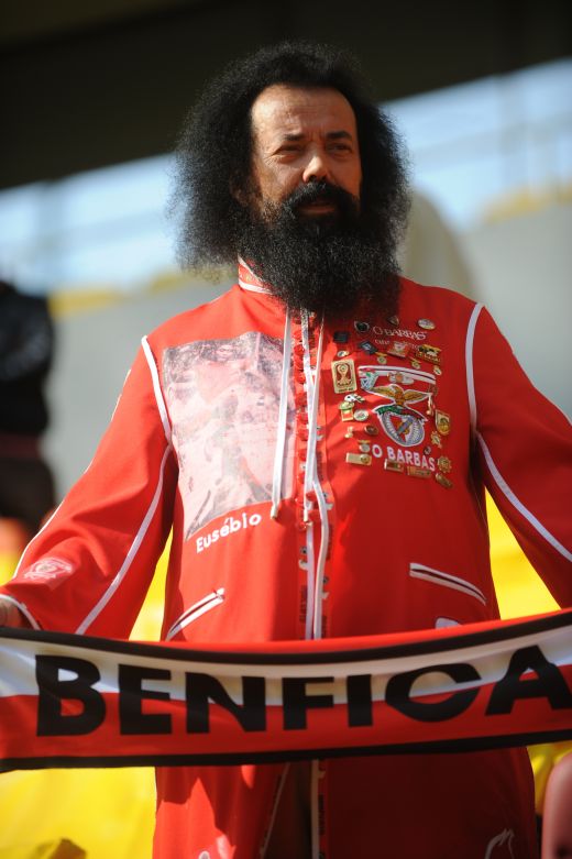 N-a lipsit la niciun meci in 40 de ani! Cel mai nebun suporter al Benficai si-a ales deja locul pe National Arena! VIDEO_4