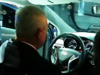 
	VIDEO: Senzational! Seful Volkswagen &quot;scapa pasarica&quot; : &quot;Noi si BMW nu putem asta! Cum de poate Hyundai?&quot; 
