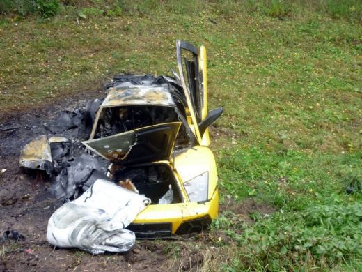 FOTO: Un Lamborghini de 300.000 euro s-a facut SCRUM intr-un accident HORROR! INCREDIBIL: Nimeni nu a patit nimic_2