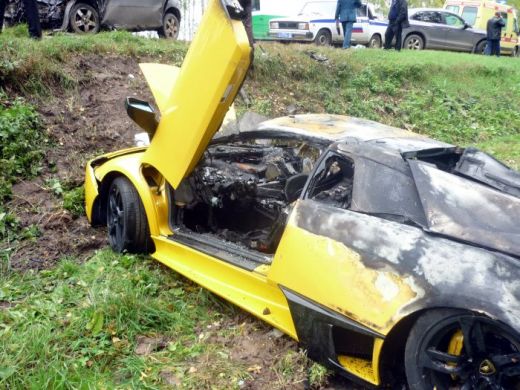 FOTO: Un Lamborghini de 300.000 euro s-a facut SCRUM intr-un accident HORROR! INCREDIBIL: Nimeni nu a patit nimic_5