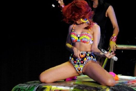 
	CULMEA IRONIEI! Rihanna s-a cuplat cu un BOXER&nbsp;adevarat dupa despartirea de batausul Chris Brown!
