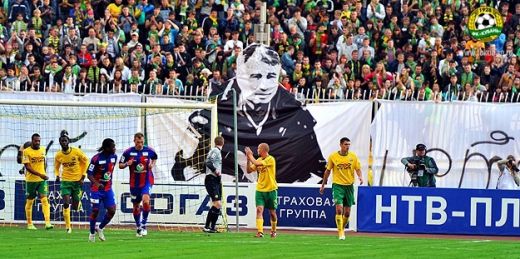 FOTO! Bannerul care l-a facut pe Dan Petrescu un URIAS in Rusia: ce cadou i-au facut fanii la ultimul meci si ce reactie a avut_2