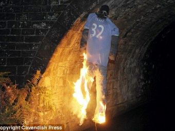 
	Fanii lui Manchester City l-au SPANZURAT pe Tevez si i-au dat foc! Vezi razbunarea lor dupa ce a refuzat sa intre cu Bayern:
