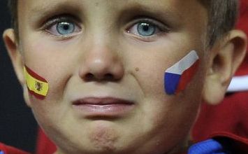 SUPER FOTO! Europa a ramas muta cand a vazut fotografia asta! Cea mai emotionanta imagine din fotbal in 2011_1