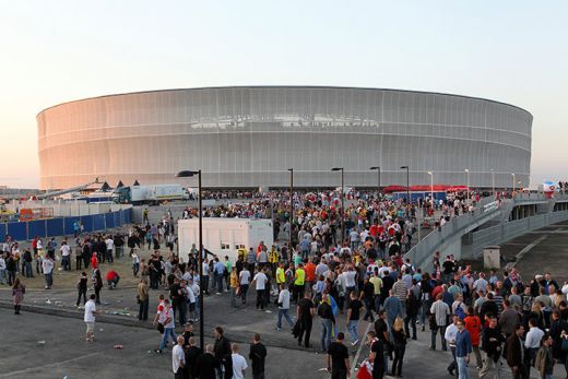 FOTO FABULOS: Asa arata azi stadioanele de miliarde de Euro pe care Romania a primit INTERZIS! Aici va juca Mutu... pe PlayStation :)_8