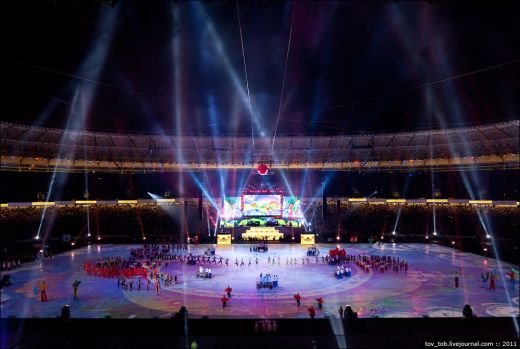 FOTO&VIDEO SENZATIONAL! A fost inaugurat stadionul pe care se va juca finala EURO 2012! Vezi imagini si cum a luat foc din cauza artificiilor!_1