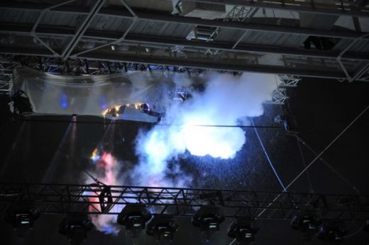 FOTO&VIDEO SENZATIONAL! A fost inaugurat stadionul pe care se va juca finala EURO 2012! Vezi imagini si cum a luat foc din cauza artificiilor!_2