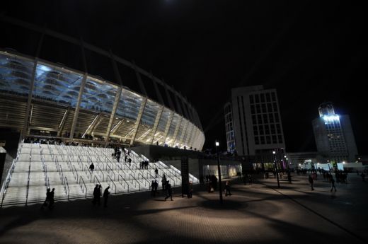 FOTO&VIDEO SENZATIONAL! A fost inaugurat stadionul pe care se va juca finala EURO 2012! Vezi imagini si cum a luat foc din cauza artificiilor!_11