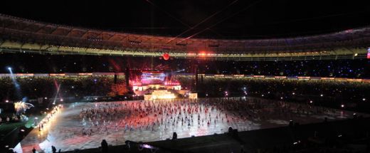 FOTO&VIDEO SENZATIONAL! A fost inaugurat stadionul pe care se va juca finala EURO 2012! Vezi imagini si cum a luat foc din cauza artificiilor!_15