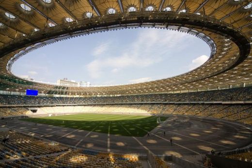 FOTO&VIDEO SENZATIONAL! A fost inaugurat stadionul pe care se va juca finala EURO 2012! Vezi imagini si cum a luat foc din cauza artificiilor!_27