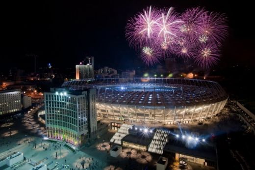 FOTO&VIDEO SENZATIONAL! A fost inaugurat stadionul pe care se va juca finala EURO 2012! Vezi imagini si cum a luat foc din cauza artificiilor!_5