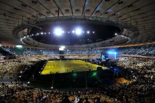 FOTO&VIDEO SENZATIONAL! A fost inaugurat stadionul pe care se va juca finala EURO 2012! Vezi imagini si cum a luat foc din cauza artificiilor!_9