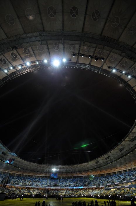 FOTO&VIDEO SENZATIONAL! A fost inaugurat stadionul pe care se va juca finala EURO 2012! Vezi imagini si cum a luat foc din cauza artificiilor!_10