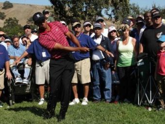 VIDEO HOT...DOG! :) Cum a ajuns o legenda in MIZERIE: Tiger Woods a fost atacat cu junk food in timpul unui meci de golf!