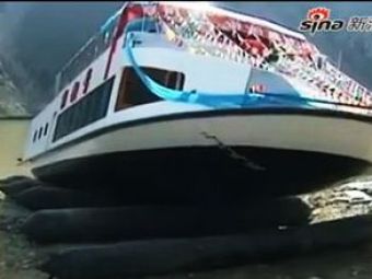 
	VIDEO:&nbsp;Asta e primul vapor facut pe vapor ! Uite cum se duce la fund chiar de botez!
