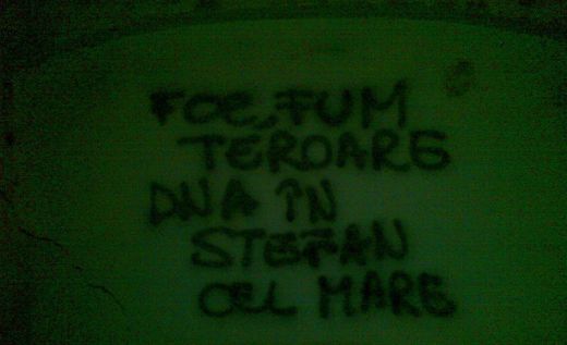 FOTO / Dinamovistii continua protestul! Au scris din nou pe zidurile stadionului: "DNA la meci!" Ce mesaje au pentru sefi!_11