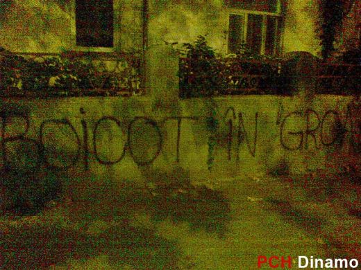 FOTO / Dinamovistii continua protestul! Au scris din nou pe zidurile stadionului: "DNA la meci!" Ce mesaje au pentru sefi!_3