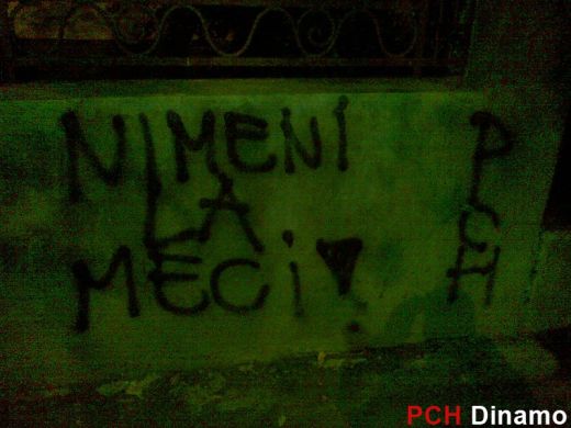 FOTO / Dinamovistii continua protestul! Au scris din nou pe zidurile stadionului: "DNA la meci!" Ce mesaje au pentru sefi!_4